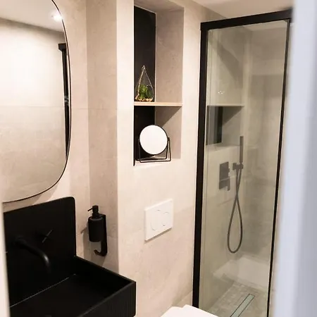 A & K Luxury Appartments Port De Garibaldi アパート